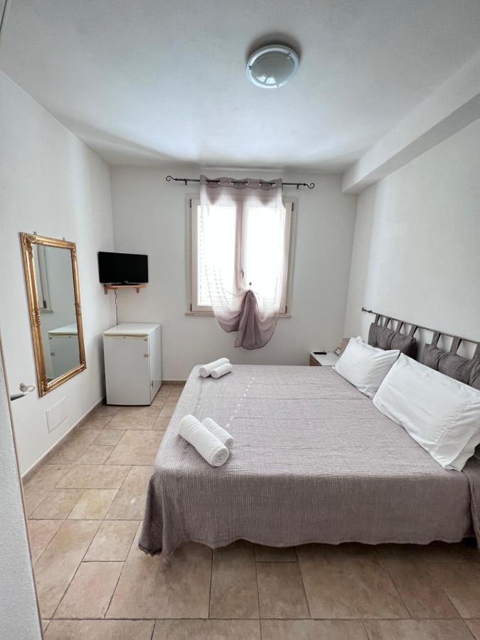 Hotel Rena Bianca House Porto Torres Exterior foto